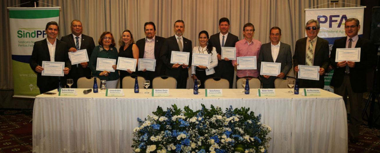 Diretoria define plano de trabalho em reunião